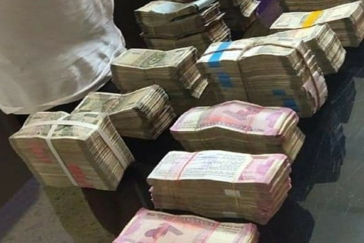 CBI recovers 17 kg gold, 1.5 cr in cash from ex-Railway official