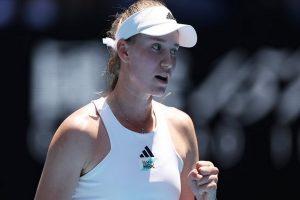 Australian Open: Elena Rybakina upsets World No. 1 Iga Swiatek to enter quarterfinals