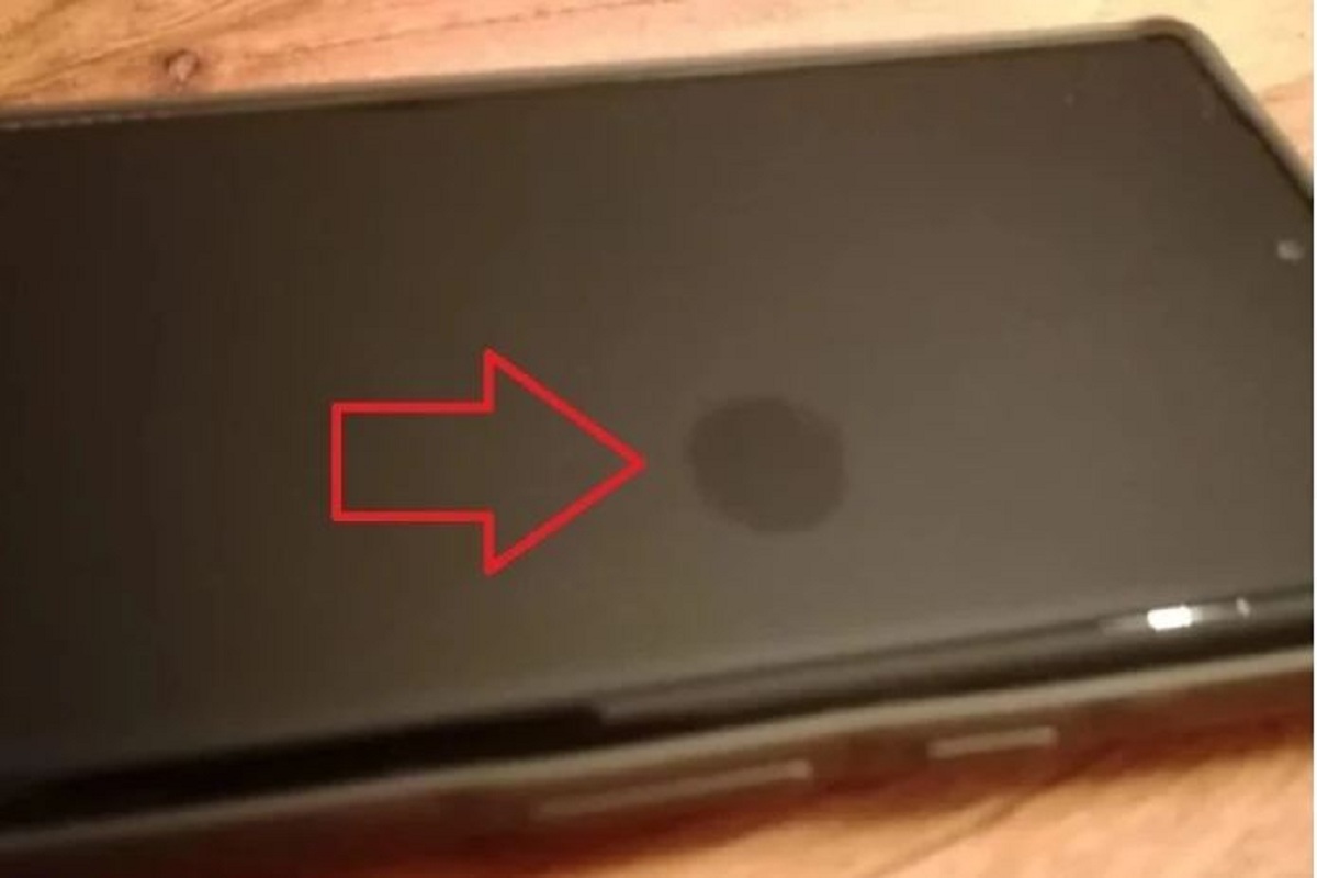 Aparece un misterioso punto negro en algunas unidades Google Pixel 6