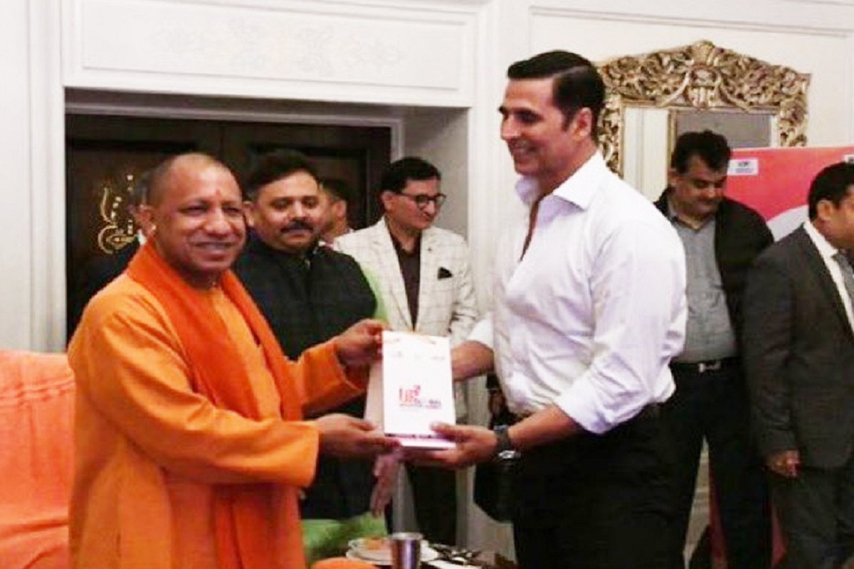 Akshay Kumar meets CM Yogi in Mumbai, discusses Film City project