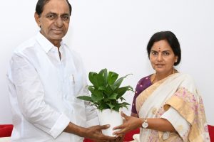 Telangana gets its first woman chief secretary