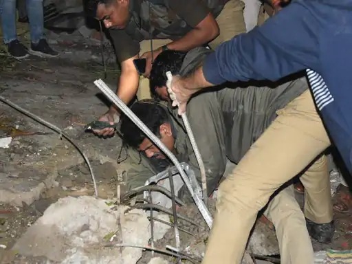 11 injured in a building collapse in Lucknow 