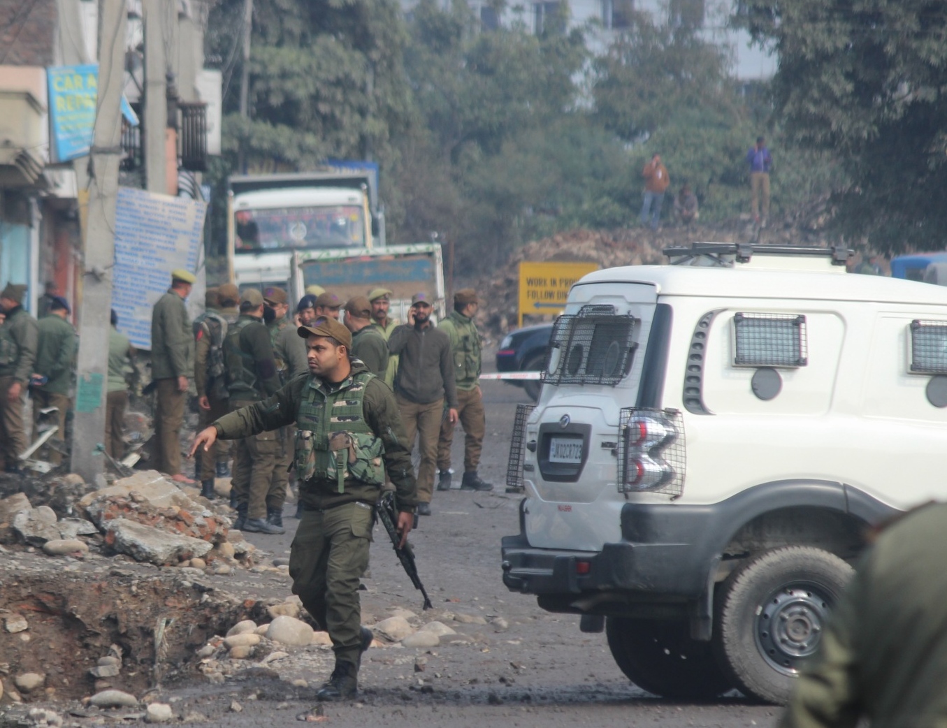 Civilian injured in Srinagar grenade explosion