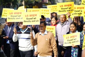 Kejriwal, Sisodia lead AAP MLAs in protest march to LG’s office