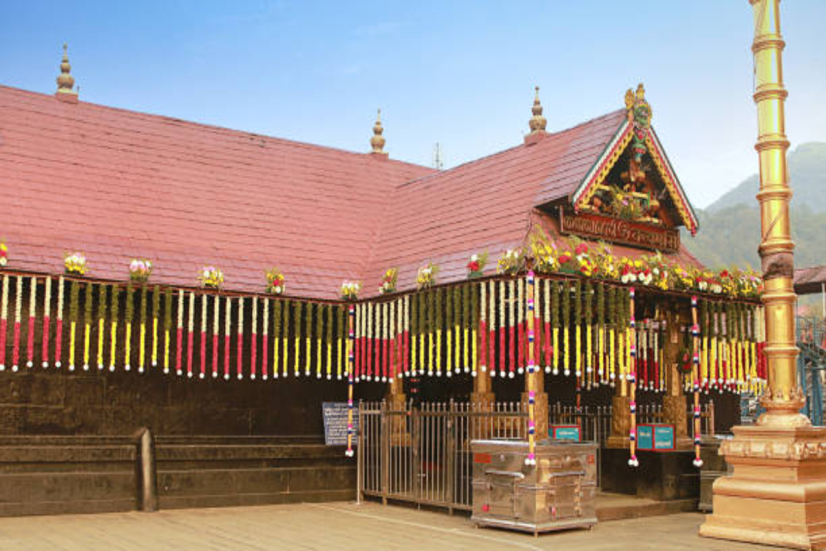 Thousands of devotees witness Makarajyothi at Sabarimala Lord ...