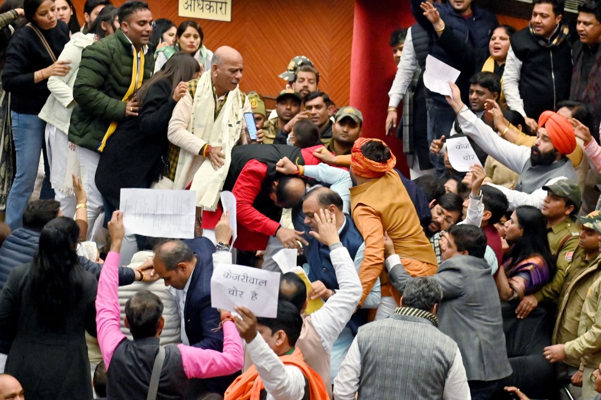 High drama, clashes, chaos mark first day of MCD session