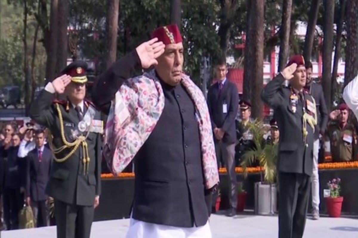 Rajnath hails armed forces’ contribution to the nation