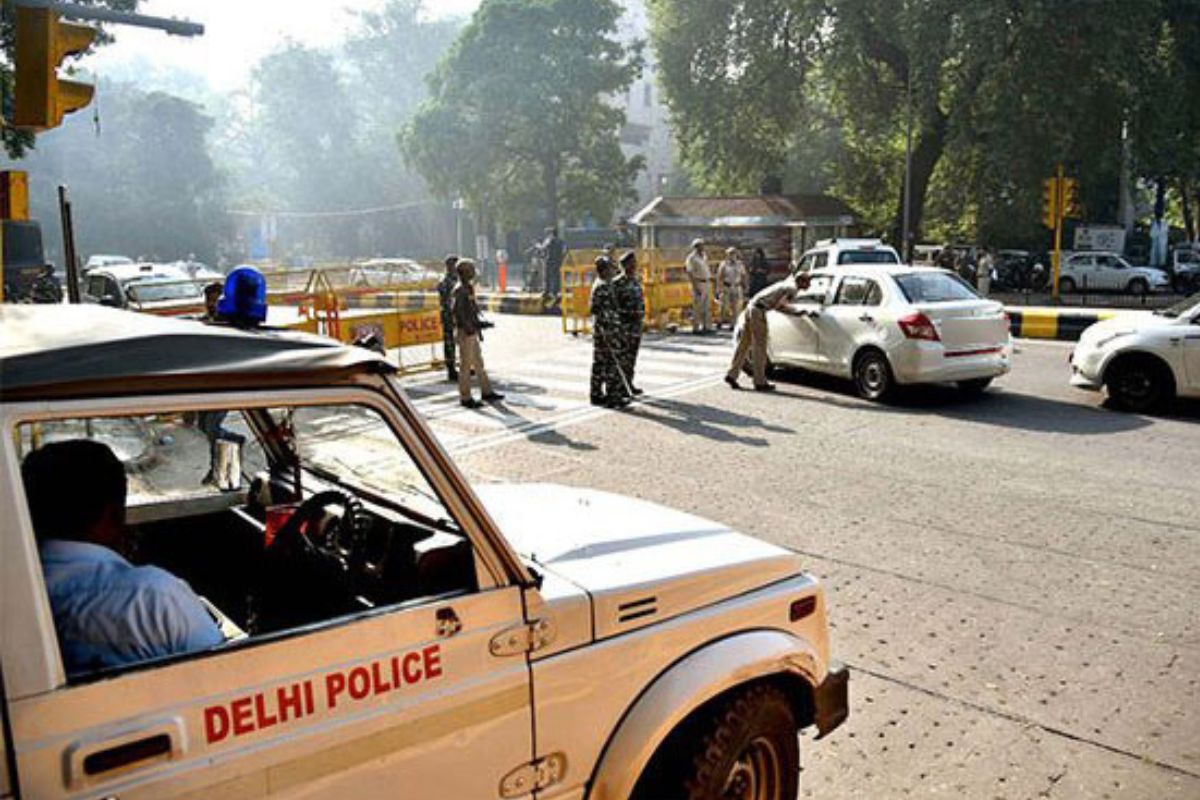 “Women should feel free to contact emergency helpline when need arises : Delhi Police