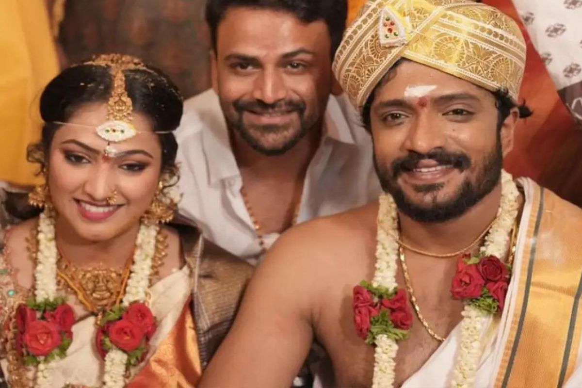 Kannada actors Vasishta Simha and Hariprriya tie knot in Mysuru