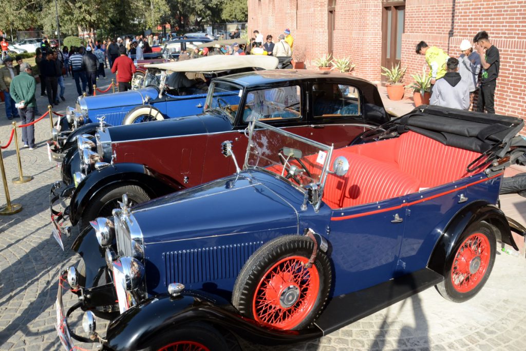 Delhiites get a glimpse of yesteryear cars