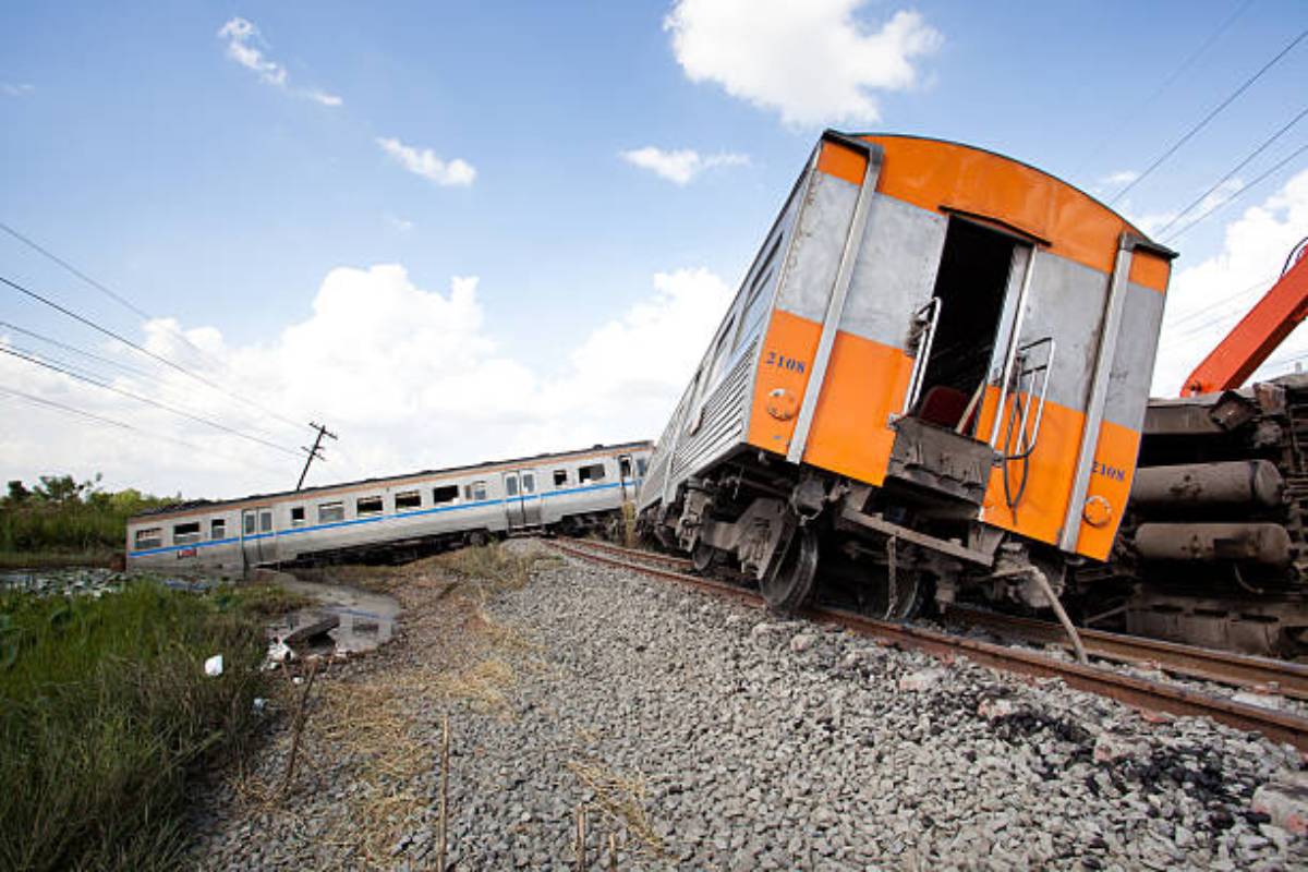 Suryanagri Ex derailment: Laxity of zonal railways blamed
