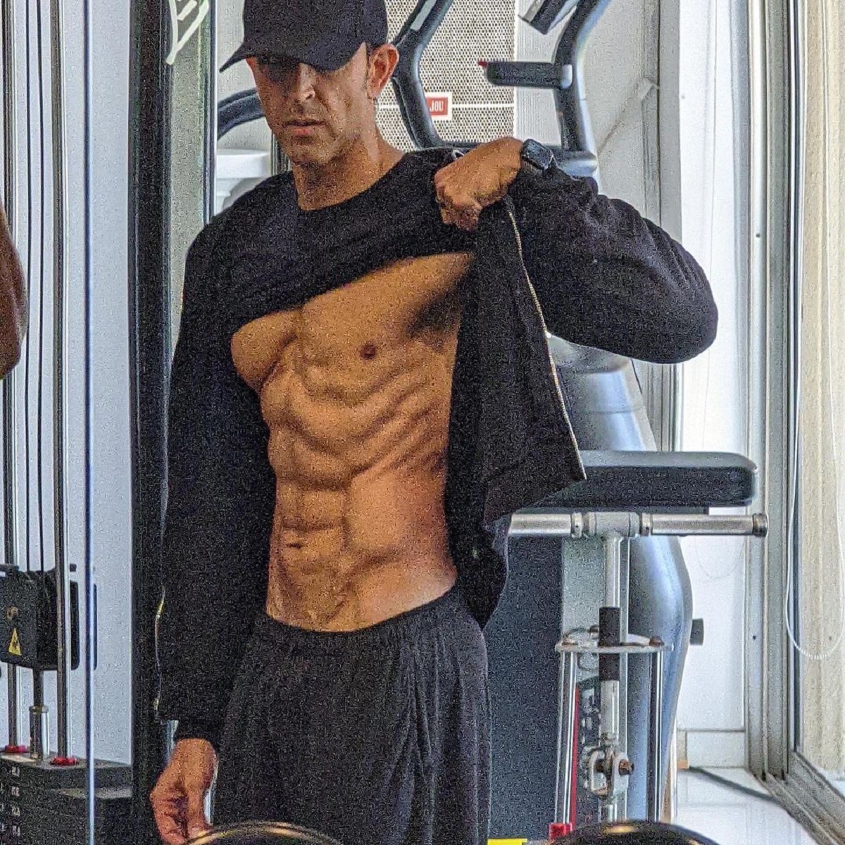 Hotness alert! Pictures of Hrithik flaunting ripped abs break the internet