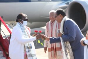President Murmu welcomed at Indore : Pravasi Bharatiya Divas