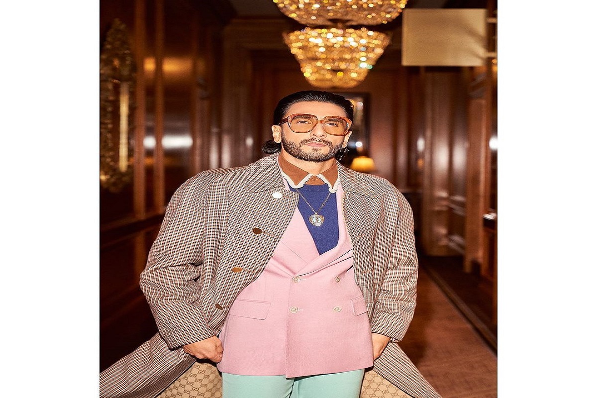 Ranveer poses with renowned basketball players at NBA game
