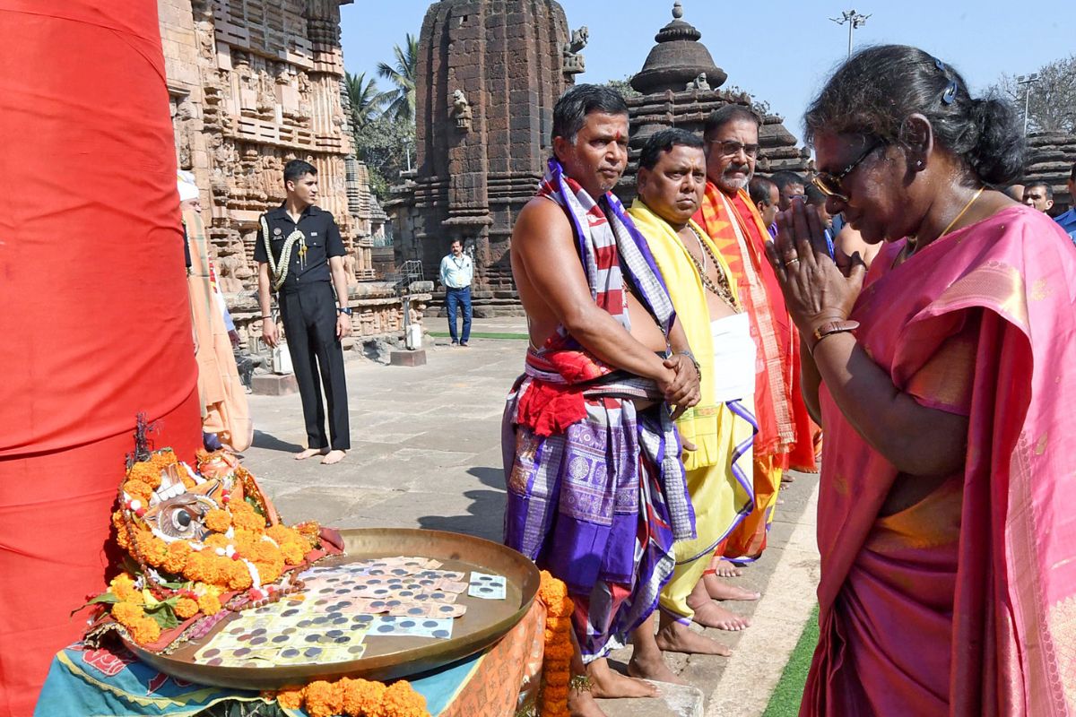 Prez Murmu visits Lingaraj Temple on second day in Odisha