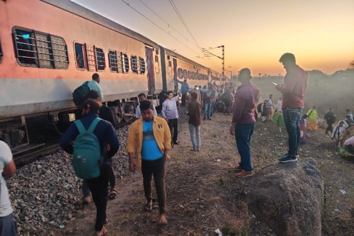 Narrow escape for passengers as Godavari Express derails near Hyderabad
