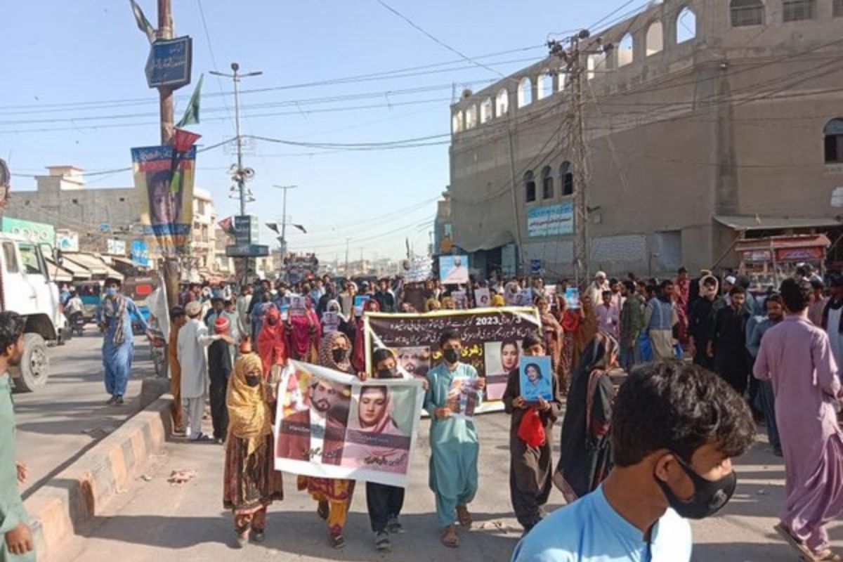 Balochistan: Protest continues in front of Lasbela Press Club against enforced disappearance of Zehri family
