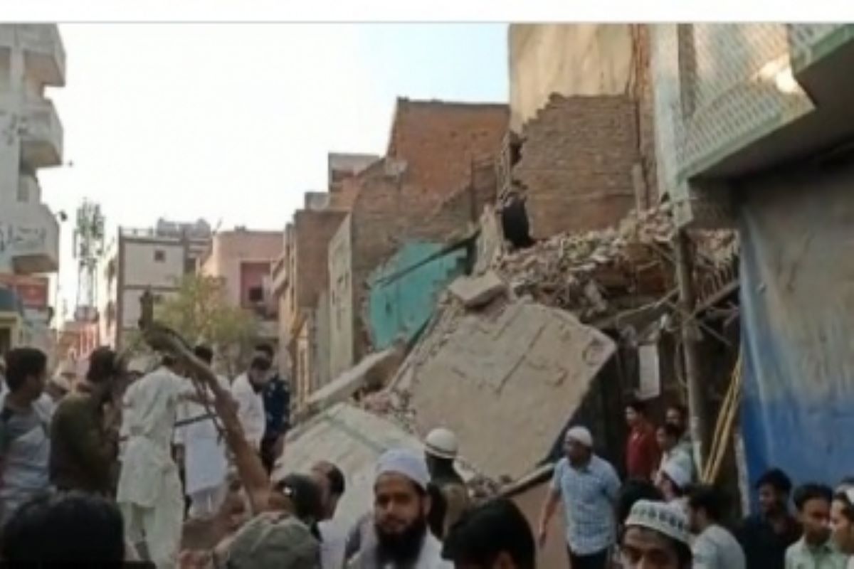 Abandoned building collapses in Delhi’s Bhajanpura, no casualties