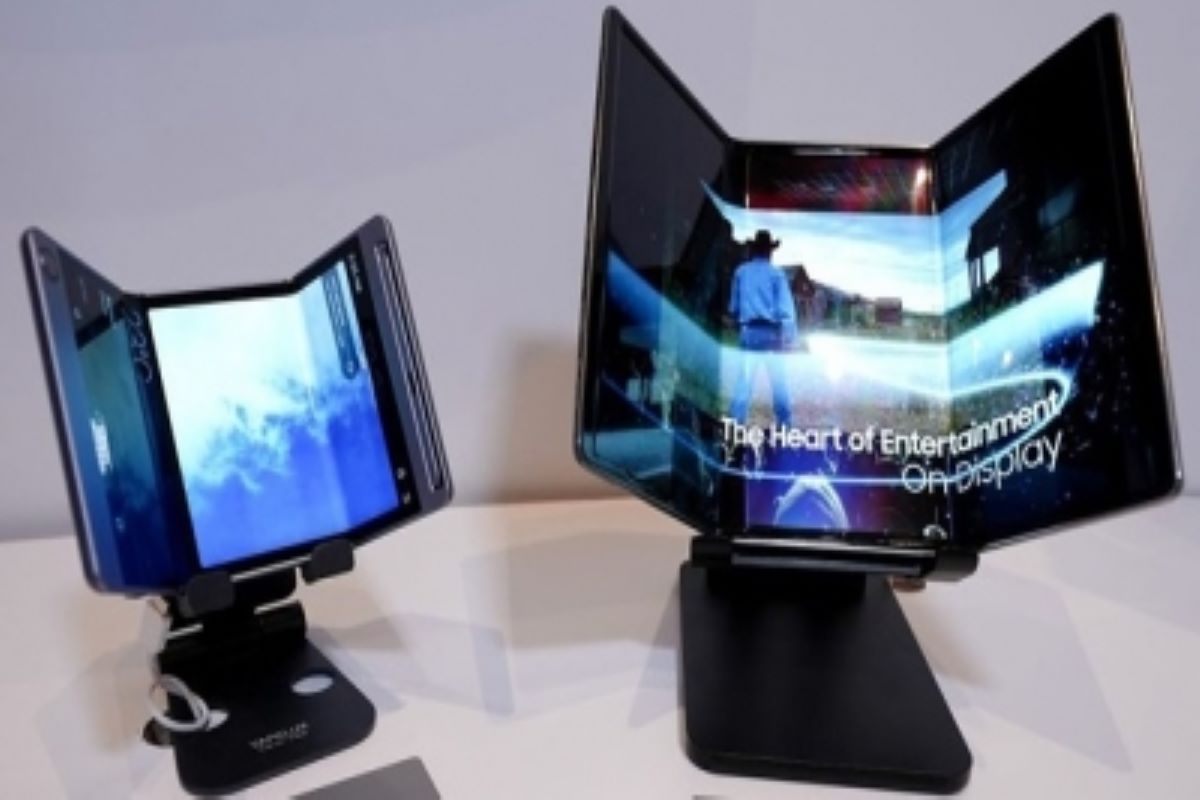 Samsung’s dual-folding display gives glimpse of next Galaxy Z Flip