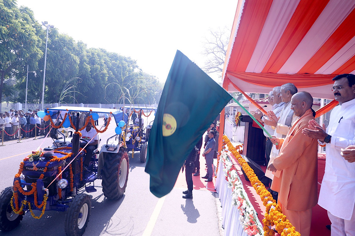 Yogi flags off 77 tractors for farm machinery banks