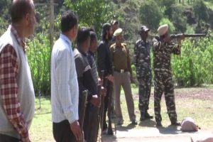 J-K: CRPF provides special weapon training to Village Defence Guards in Rajouri
