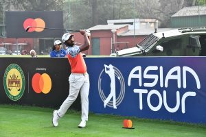 In form Chikkarangappa takes three-shot lead as; 24 Indians make cut at the DGC Open