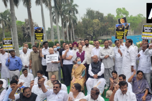 Sonia, Rahul participate in protest near Gandhi statue in Parliament