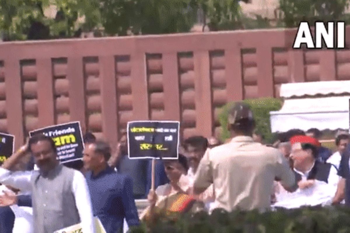 Congress leads protest march of 17 Opposition parties to ED office