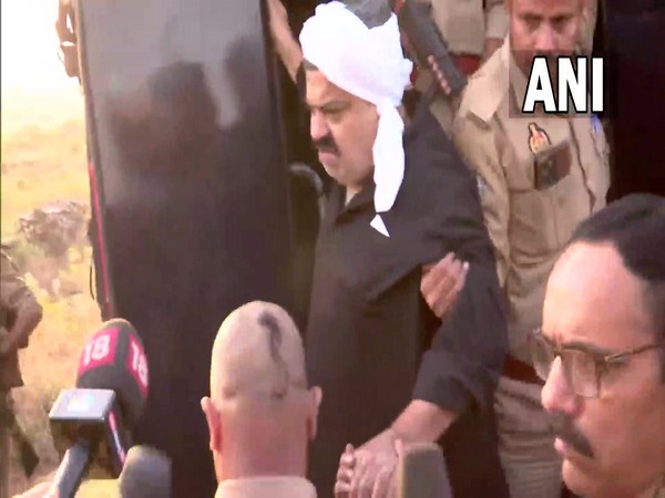 Atiq Ahmed’s convoy enters Madhya Pradesh, briefly halts in Shivpuri while enroute to Prayagraj jail