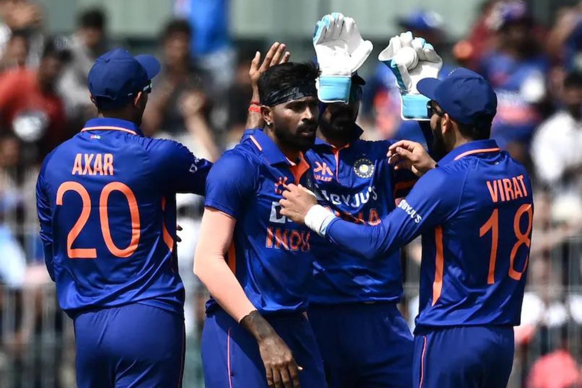 Australia give India 270-run target in third ODI; Kuldeep, Pandya provide vital breakthroughs