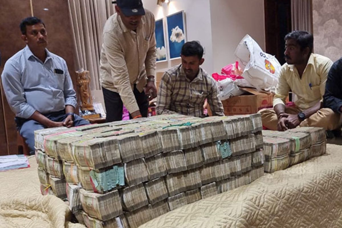 Karnataka Lokayukta raids house of BJP MLA’s son, recovers Rs 6 crore cash