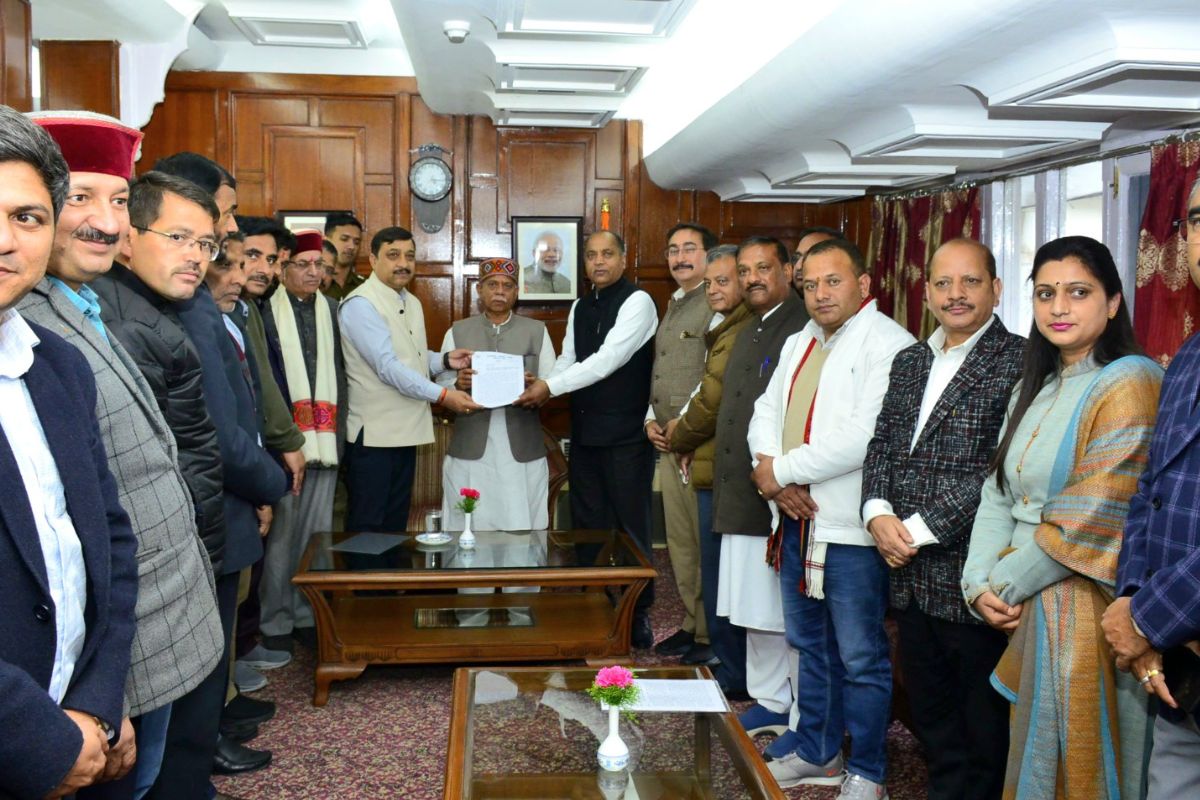 BJP memo to Himachal Guv against closure of 900 institutions