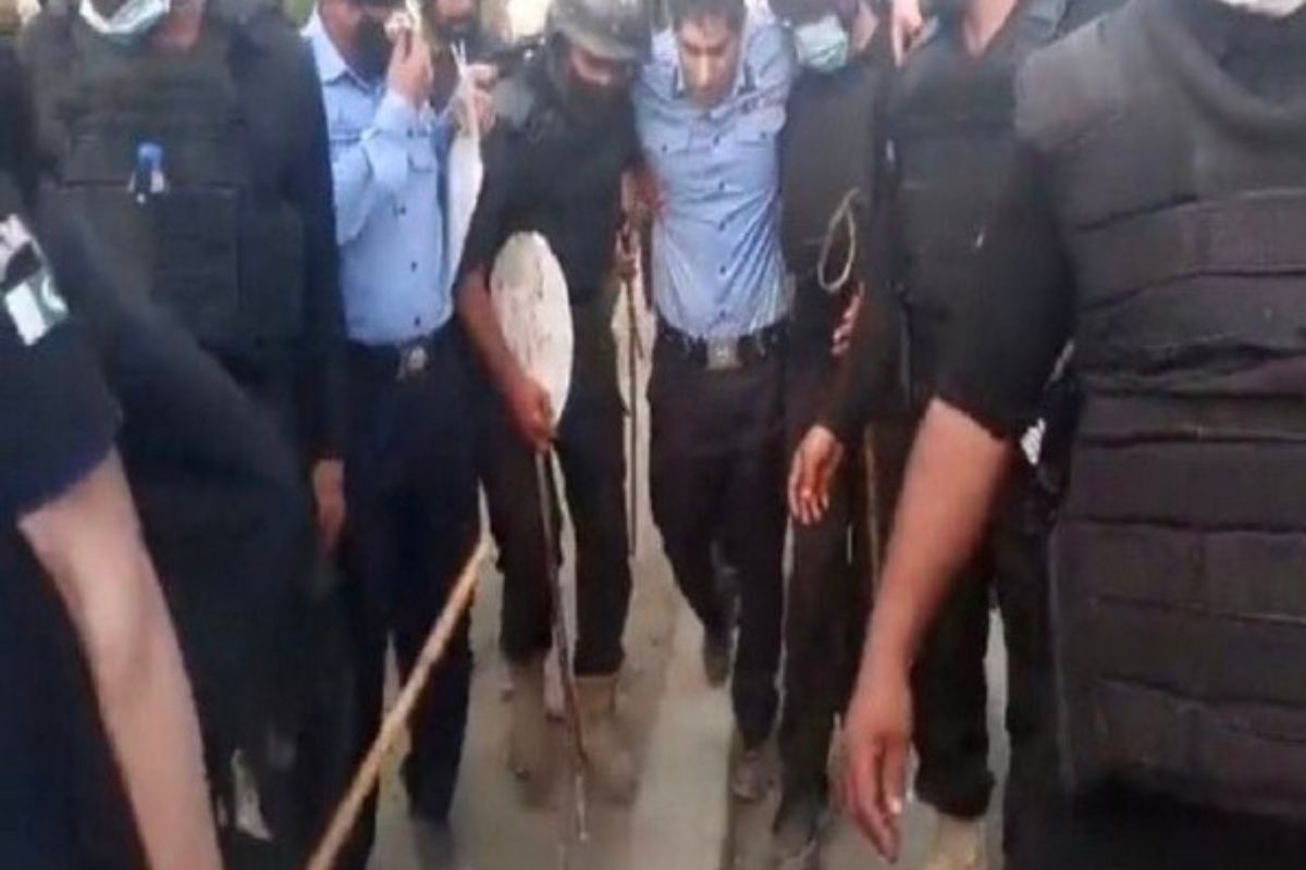 Islamabad DIG injured in clashes outside Imran Khan residence