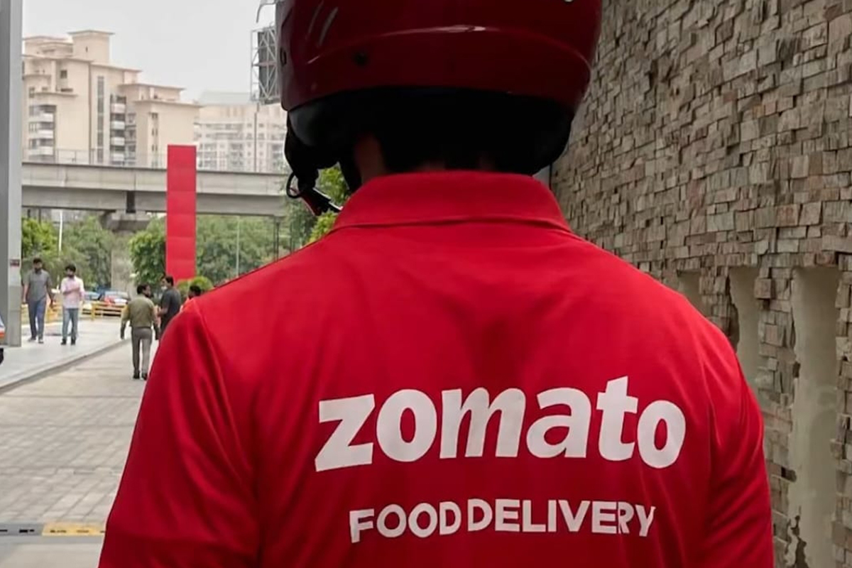 B’luru: Zomato delivery guy seen eating customer’s food