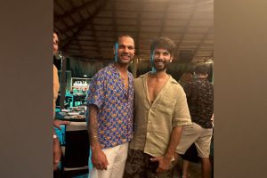 Shahid Kapoor meets cricketer Shikhar Dhawan, fans elated to see “two Punjabis together”
