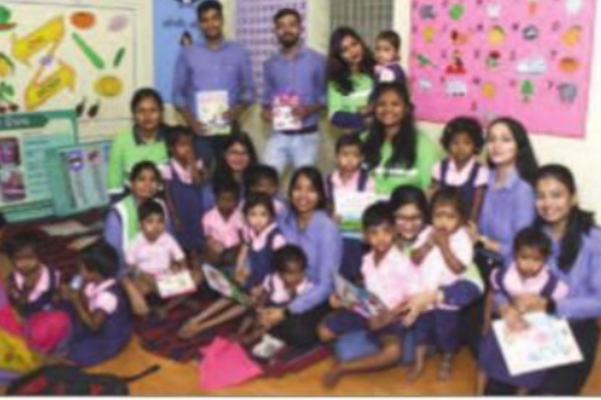Vedanta employees donate books to children’s Libraries