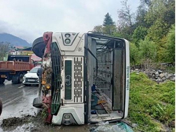 5 injured in road accident in Himachal Pradesh’s Kullu