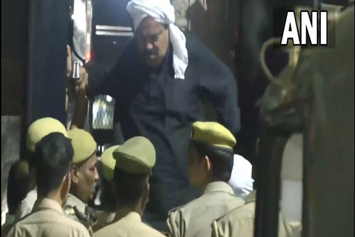 Umesh Pal Murder case: Gangster Atiq Ahmed, brother Ashraf taken to Dhoomanganj Police Station in Prayagraj