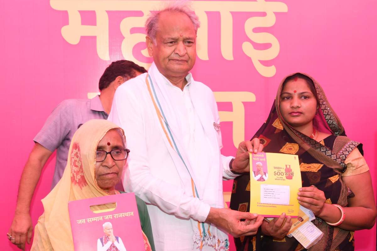 Gehlot hands guarantee cards for relief from inflation to women