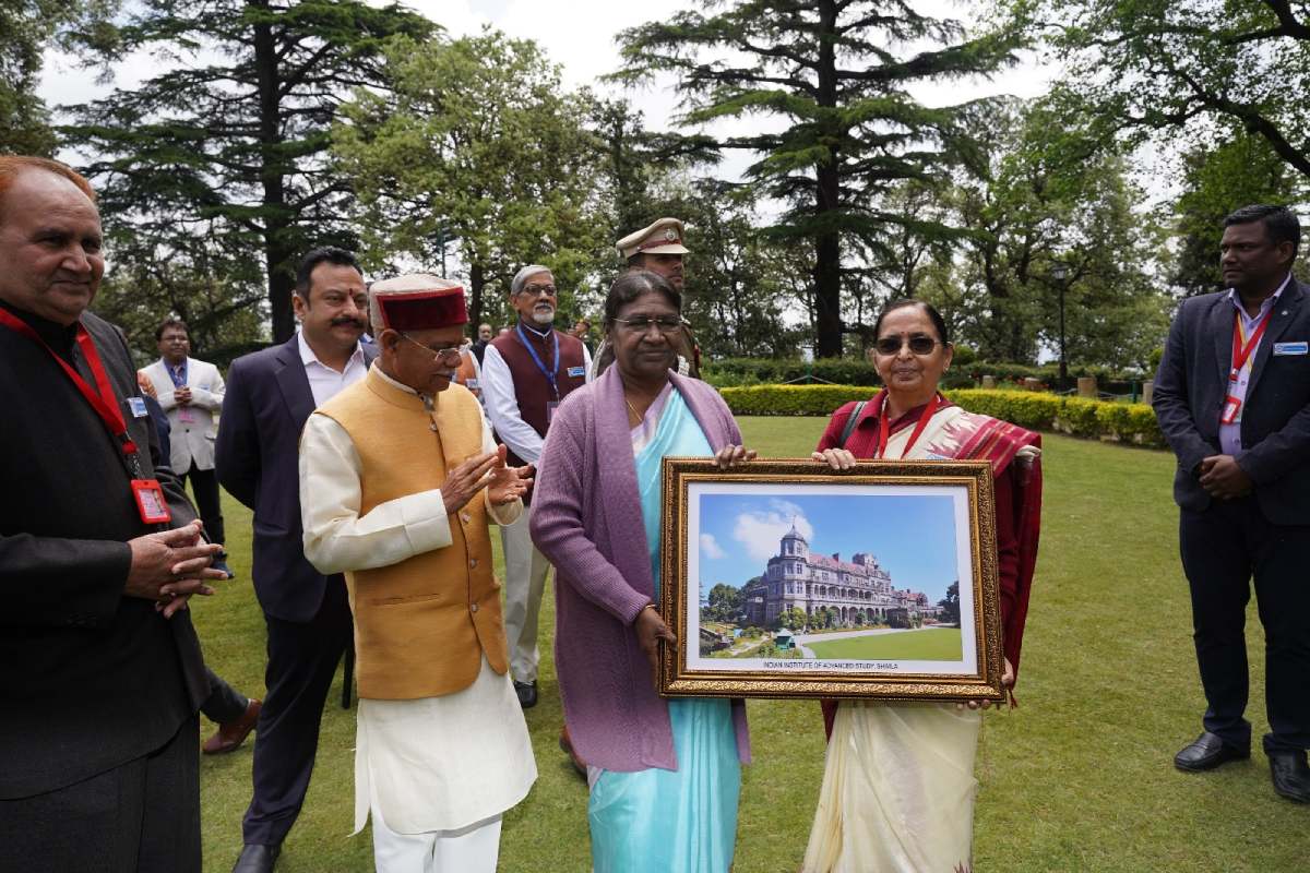 President Droupadi Murmu visits IIAS in Shimla
