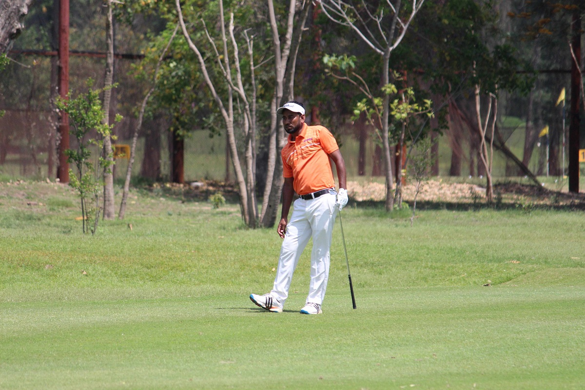 Jamal Hossain keeps the lead after steady third round 69.