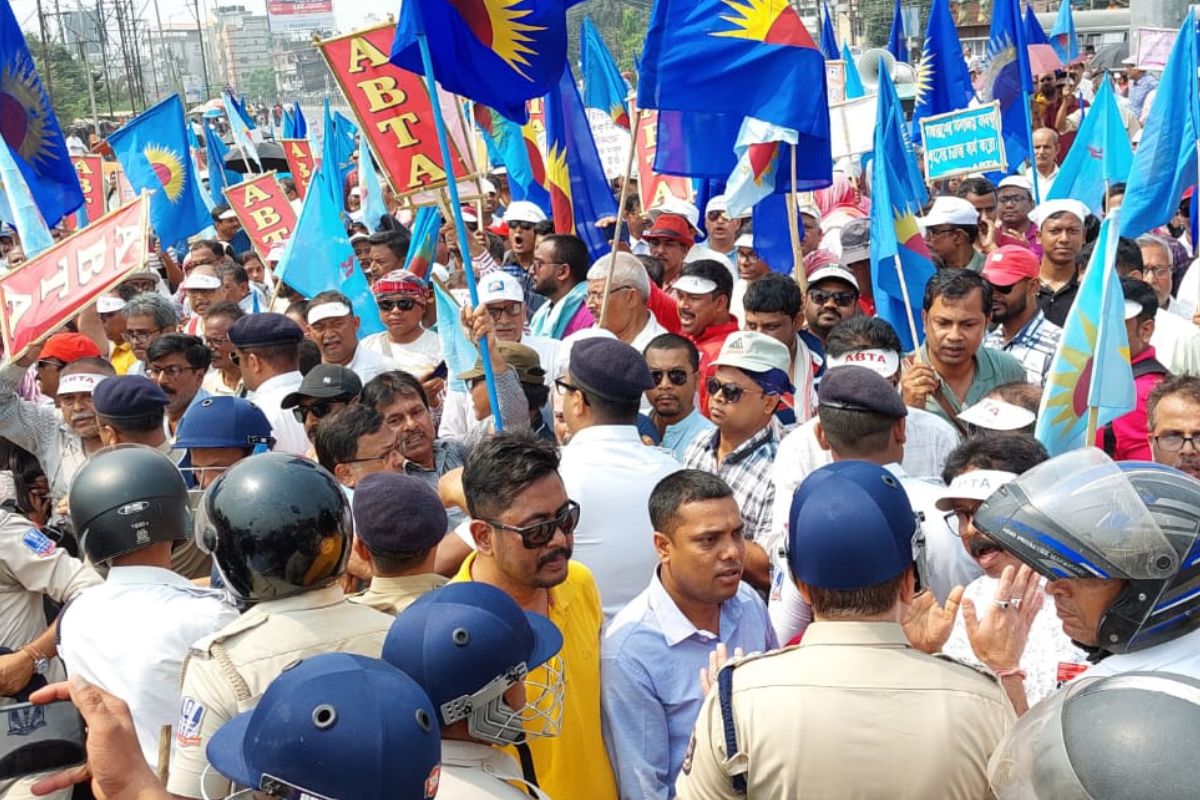 Left teachers march to Uttarkanya, cops stop them