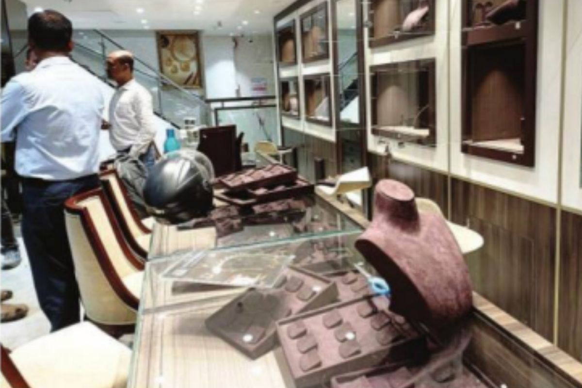 Multinational jewellery store robbery at gunpoint shocks Raiganj town