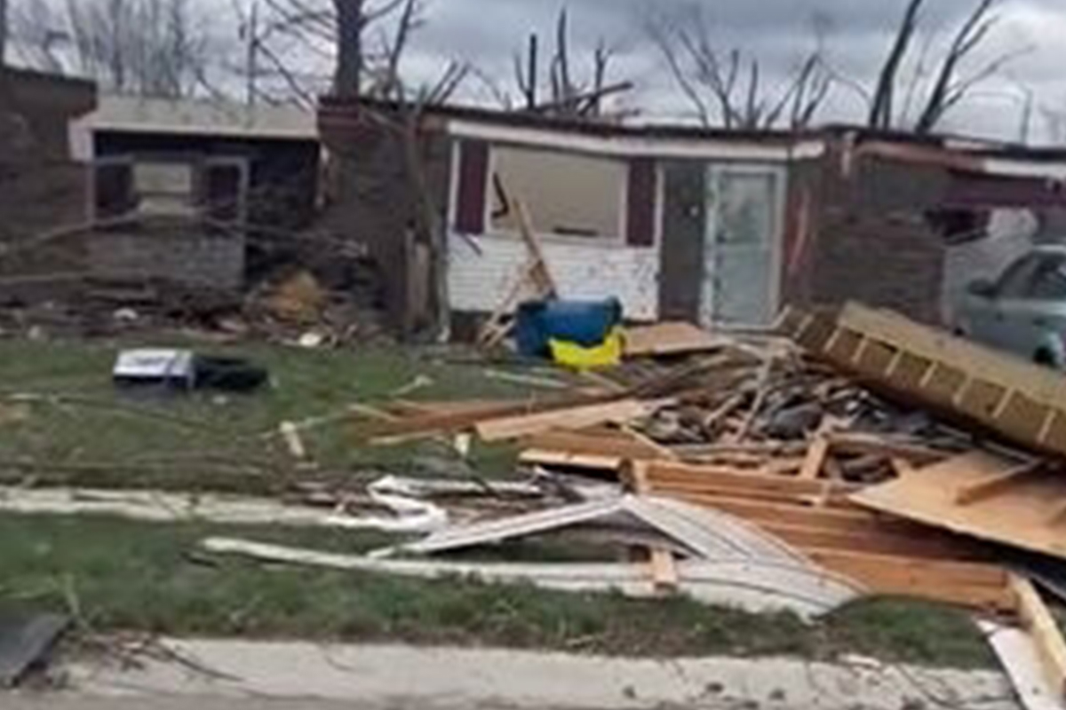 ‘Extremely dangerous’ tornado kills 2 in US state