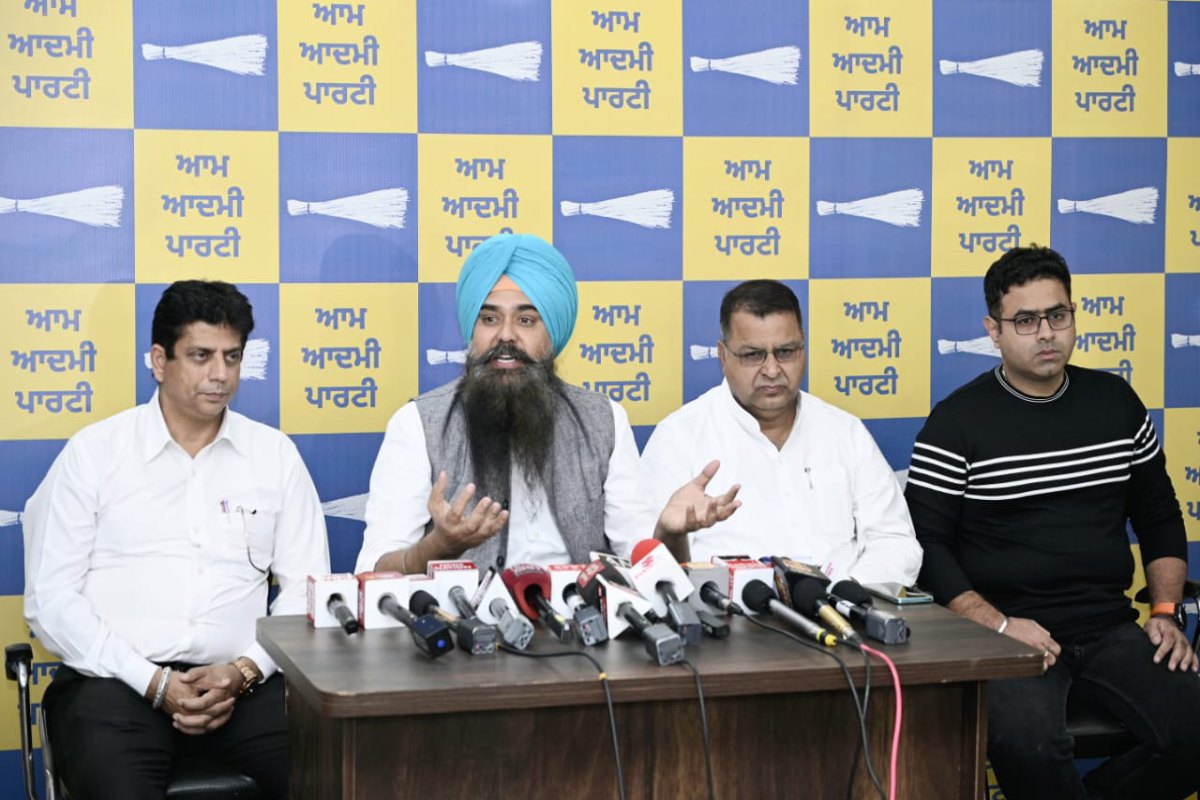 Scared of Kejriwal, Centre creating obstacles for AAP: Kang