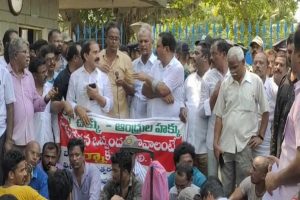 Visakhapatnam Steel Plant workers’ unions protest demanding wage revision