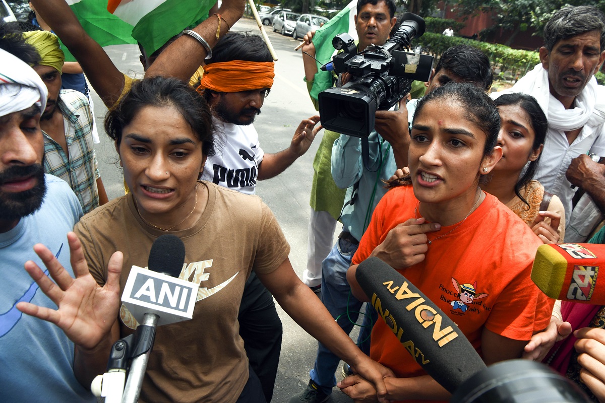 Wrestlers Vinesh Phogat, Sakshi Malik, Bajrang Punia detained by Delhi Police trying to March to new Parliament