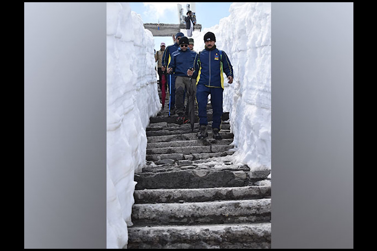 Uttarakhand: Chamoli DM walks for 18 Km, takes stock of preparations for Hemkund Sahib Yatra