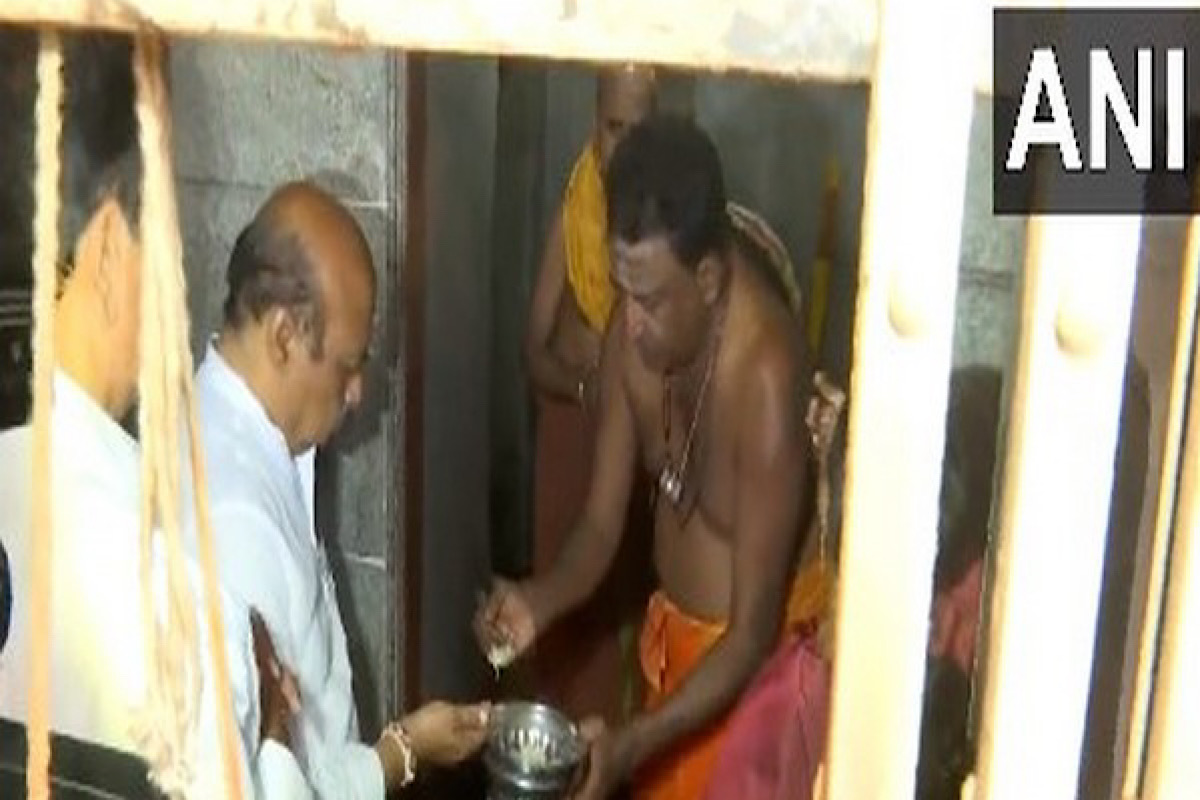 Karnataka: CM Bommai offers prayers at Saundatti Shri Renuka Yellama Temple in Belagavi