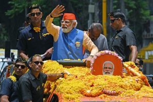 PM Modi begins mega Sunday roadshow in Bengaluru